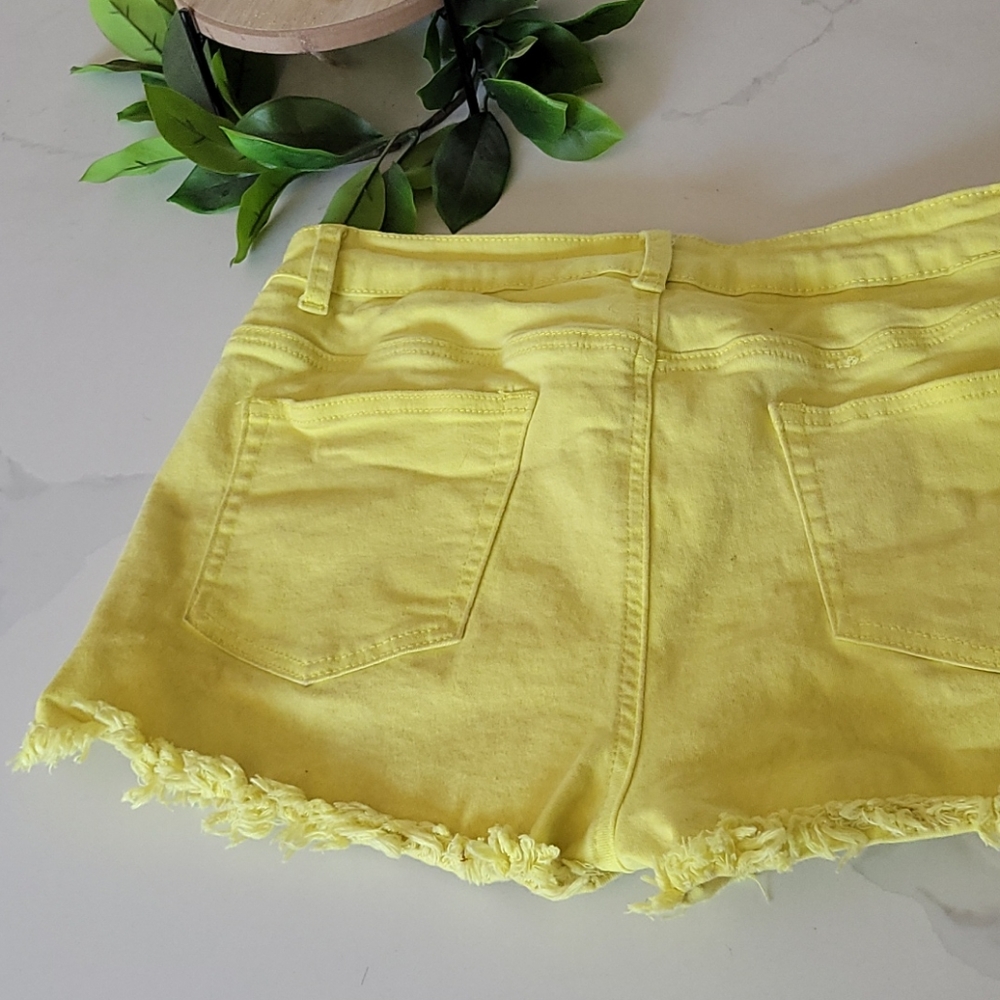 Yellow Jean shorts Ripped 💛 - Picture 3 of 3